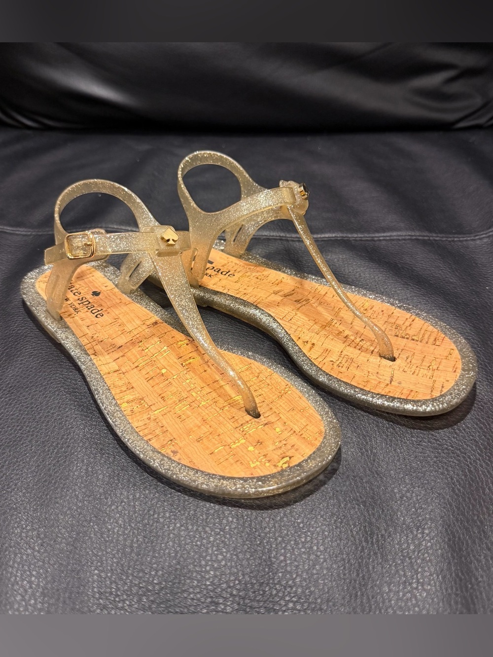 Kate Spade New York Women's Yari Gold T Strap Jelly Sandal Shoes Size 7 NEW